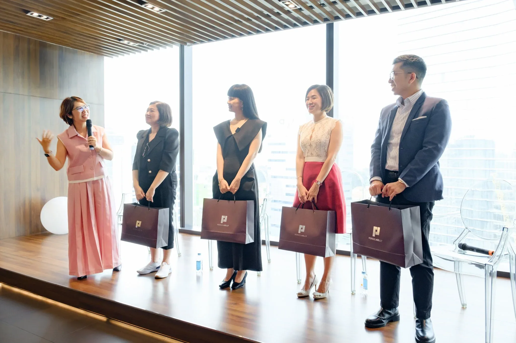 Seminar "Addressing Workplace Burnout And Mental Health Challenges" — Pham Si Luan Photography (29)