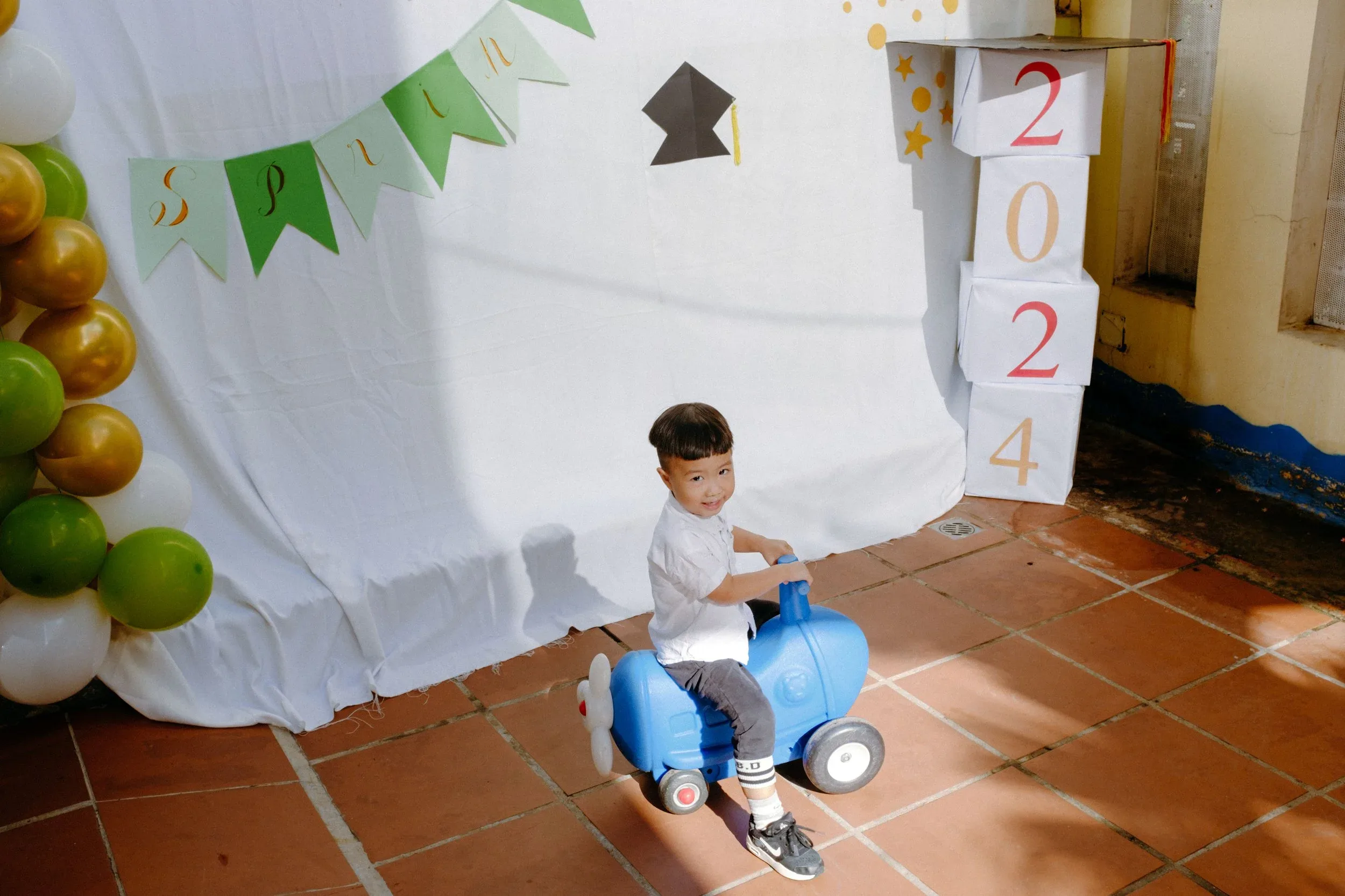 Spring Montessori Kindergarten Graduation Session — Pham Si Luan Photography (12)