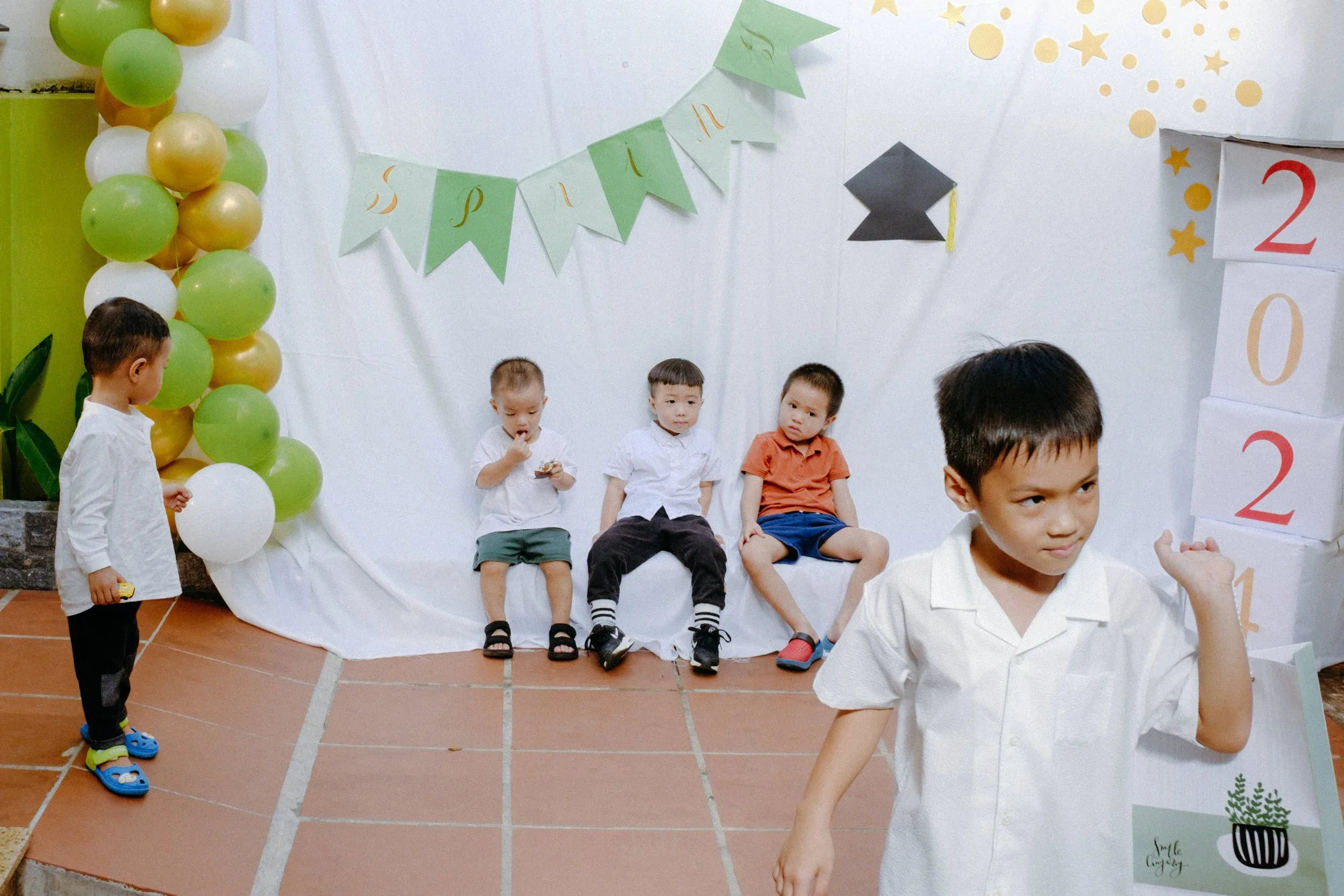 Spring Montessori Kindergarten Graduation Session — Pham Si Luan Photography (16)