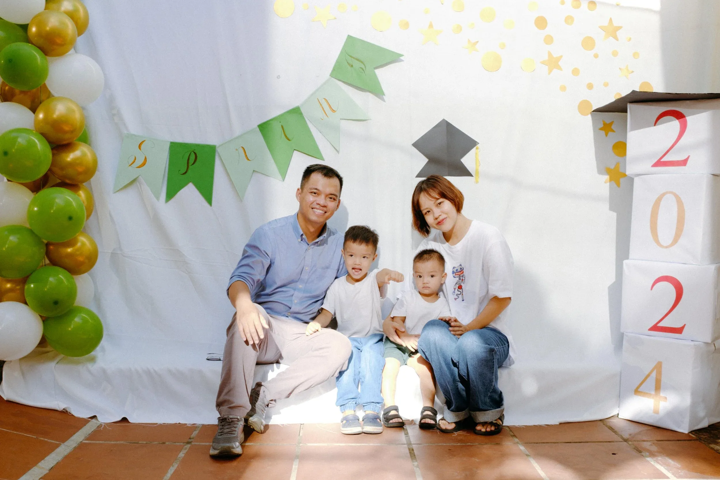 Spring Montessori Kindergarten Graduation Session — Pham Si Luan Photography (15)