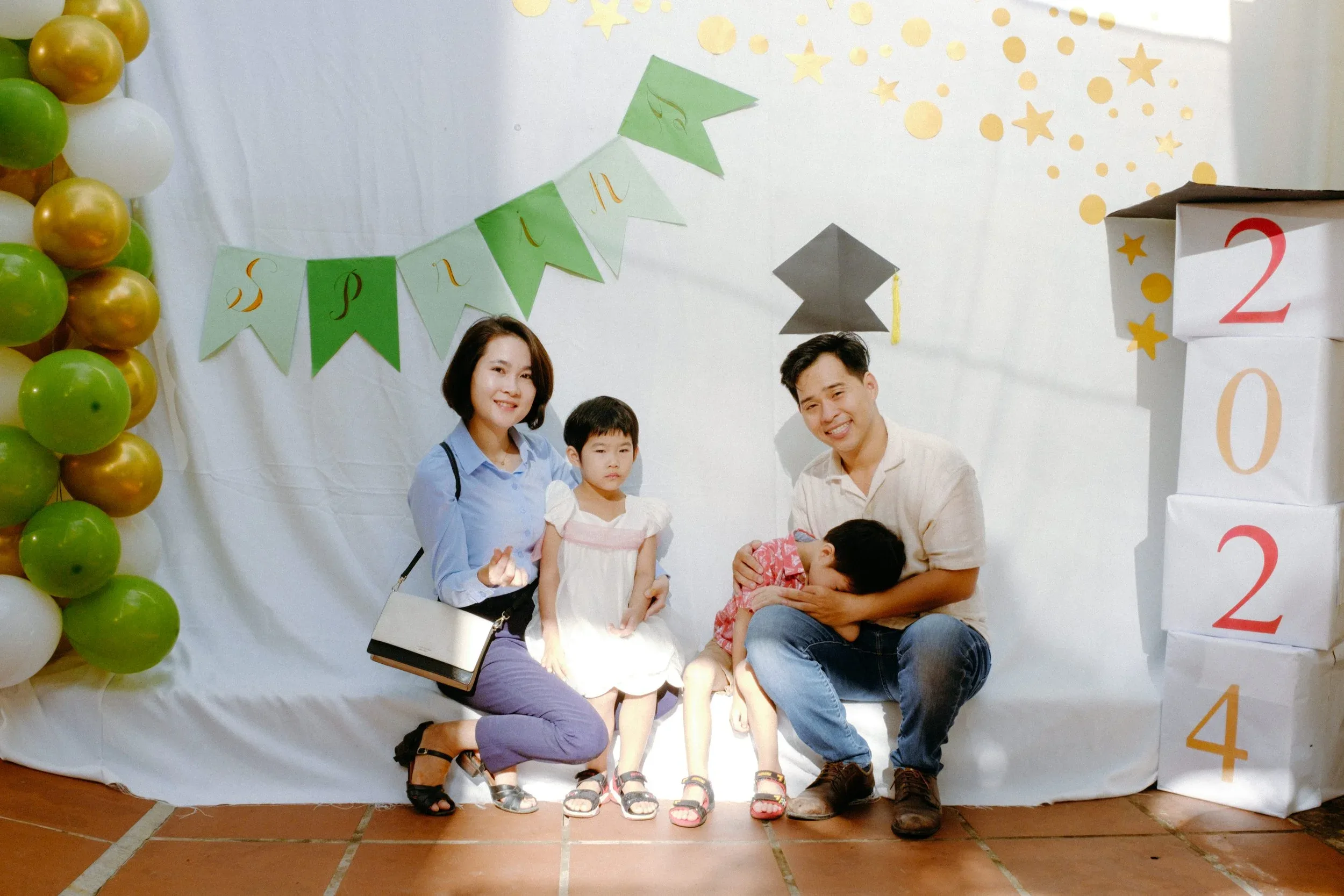 Spring Montessori Kindergarten Graduation Session — Pham Si Luan Photography (17)