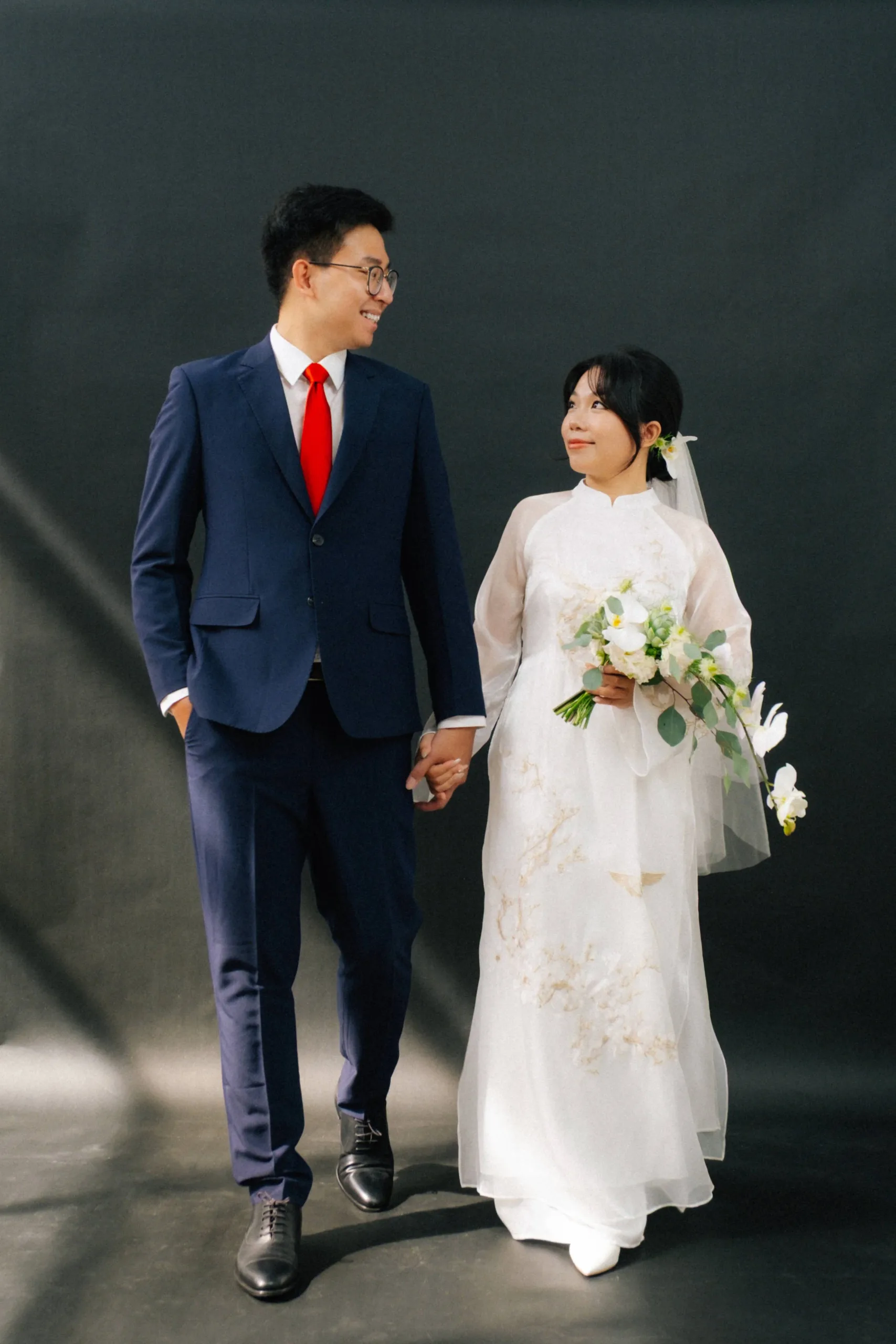Xuân & Hiếu, Minimalist & Artistic Studio Pre-wedding Session — Pham Si Luan Photography (2)