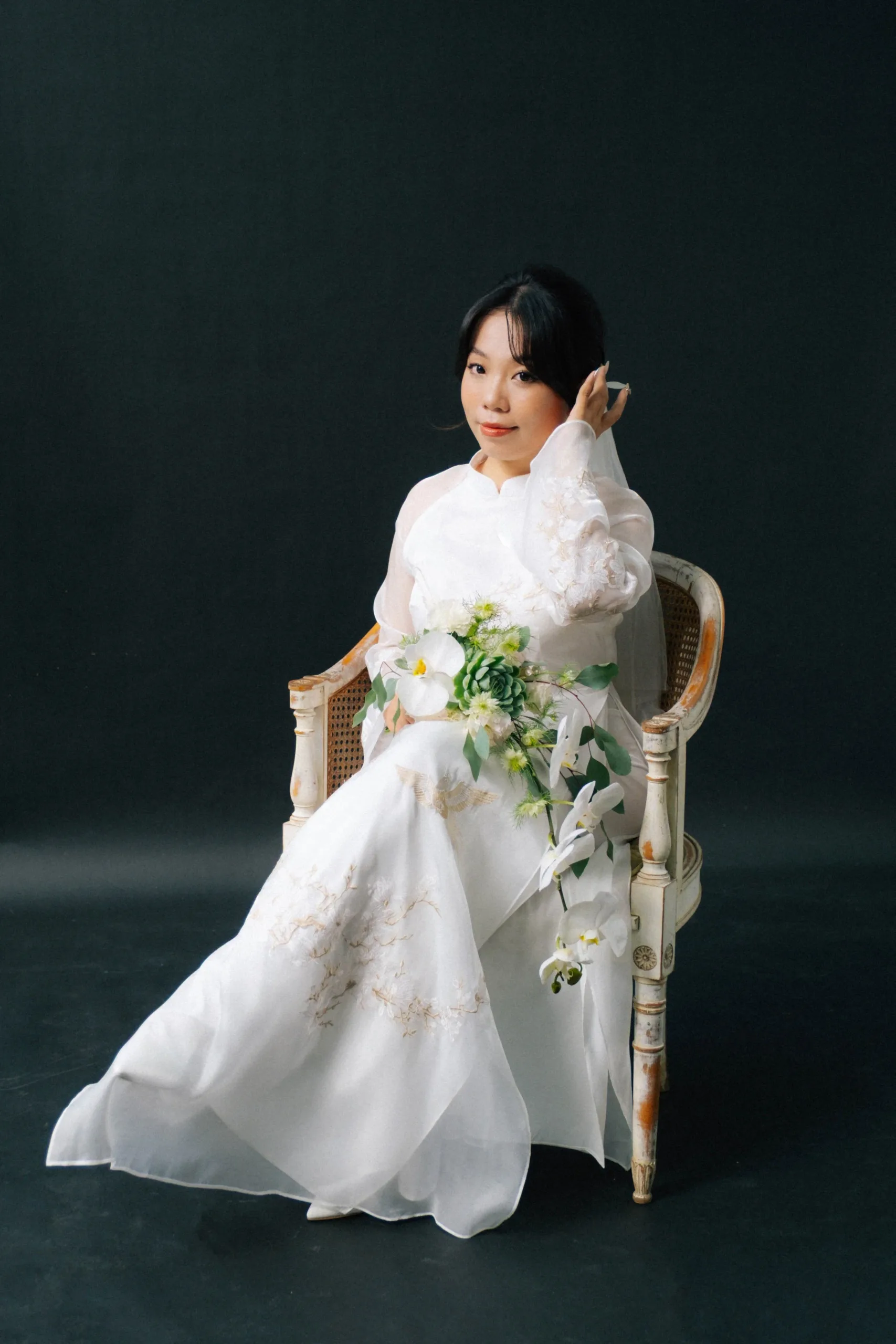 Xuân & Hiếu, Minimalist & Artistic Studio Pre-wedding Session — Pham Si Luan Photography (10)