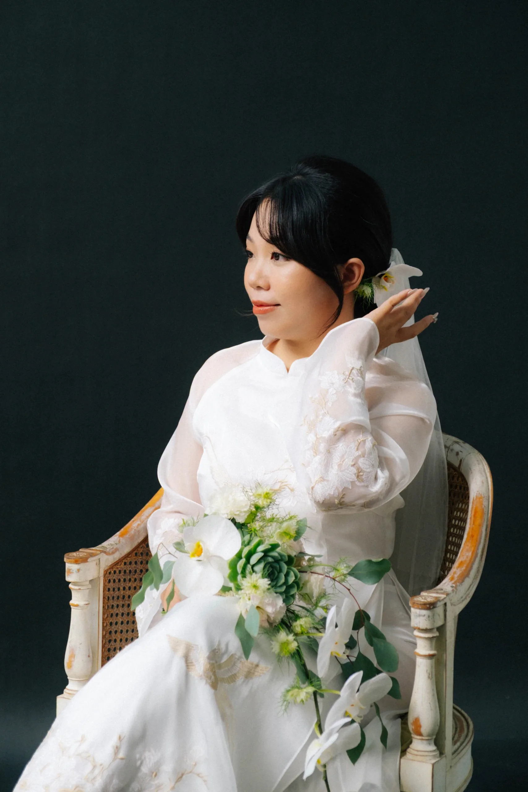 Xuân & Hiếu, Minimalist & Artistic Studio Pre-wedding Session — Pham Si Luan Photography (11)