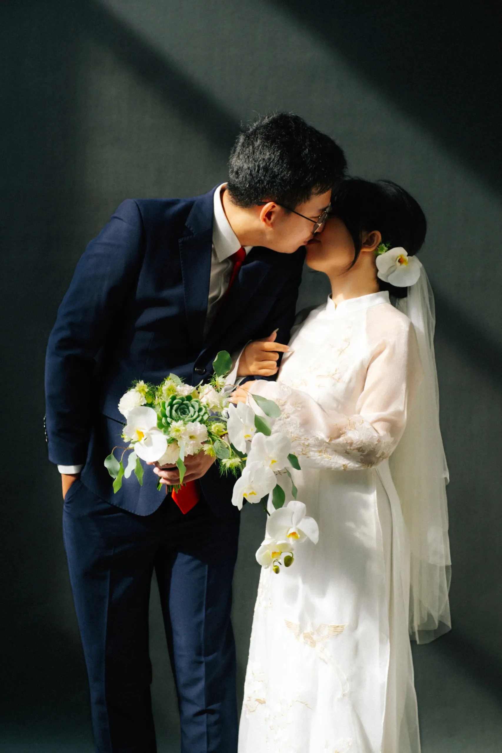 Xuân & Hiếu, Minimalist & Artistic Studio Pre-wedding Session — Pham Si Luan Photography (17)