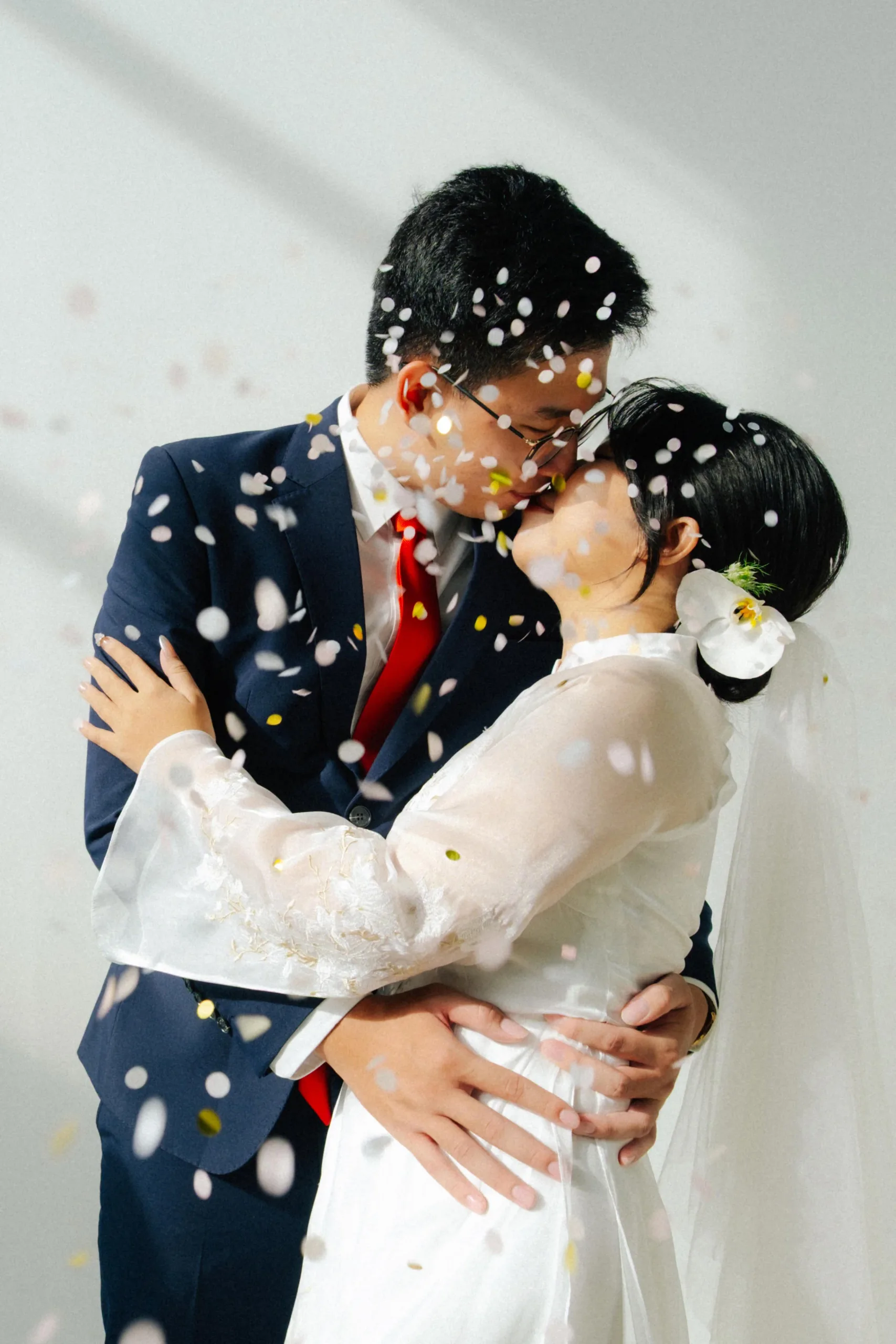 Xuân & Hiếu, Minimalist & Artistic Studio Pre-wedding Session — Pham Si Luan Photography (20)