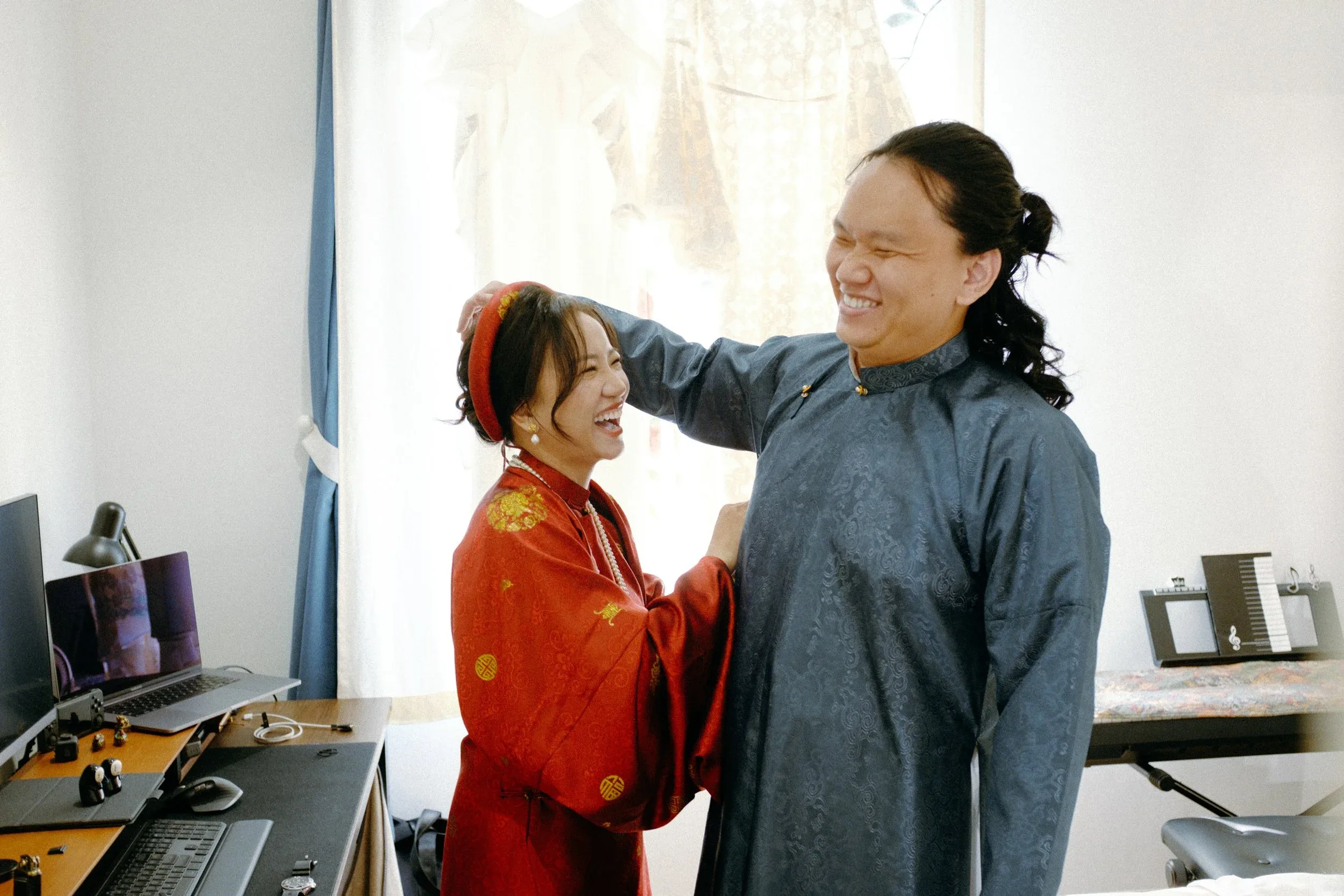 Thảo & Lâm, Pre-wedding Session at Home in Sài Gòn — Pham Si Luan Photography (20)