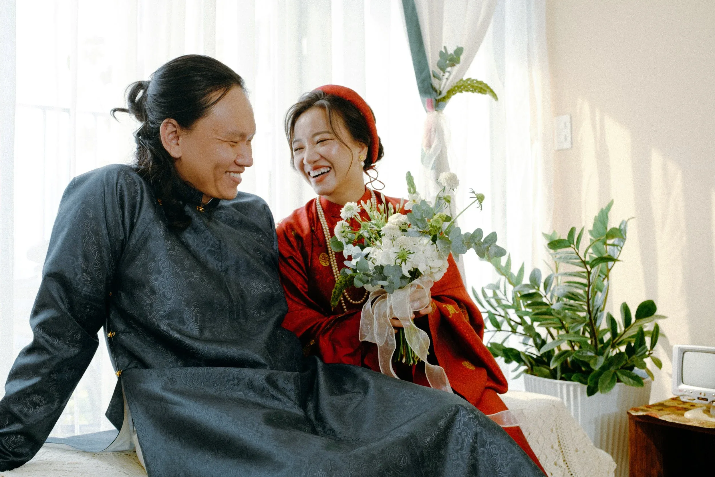 Thảo & Lâm, Pre-wedding Session at Home in Sài Gòn — Pham Si Luan Photography (48)
