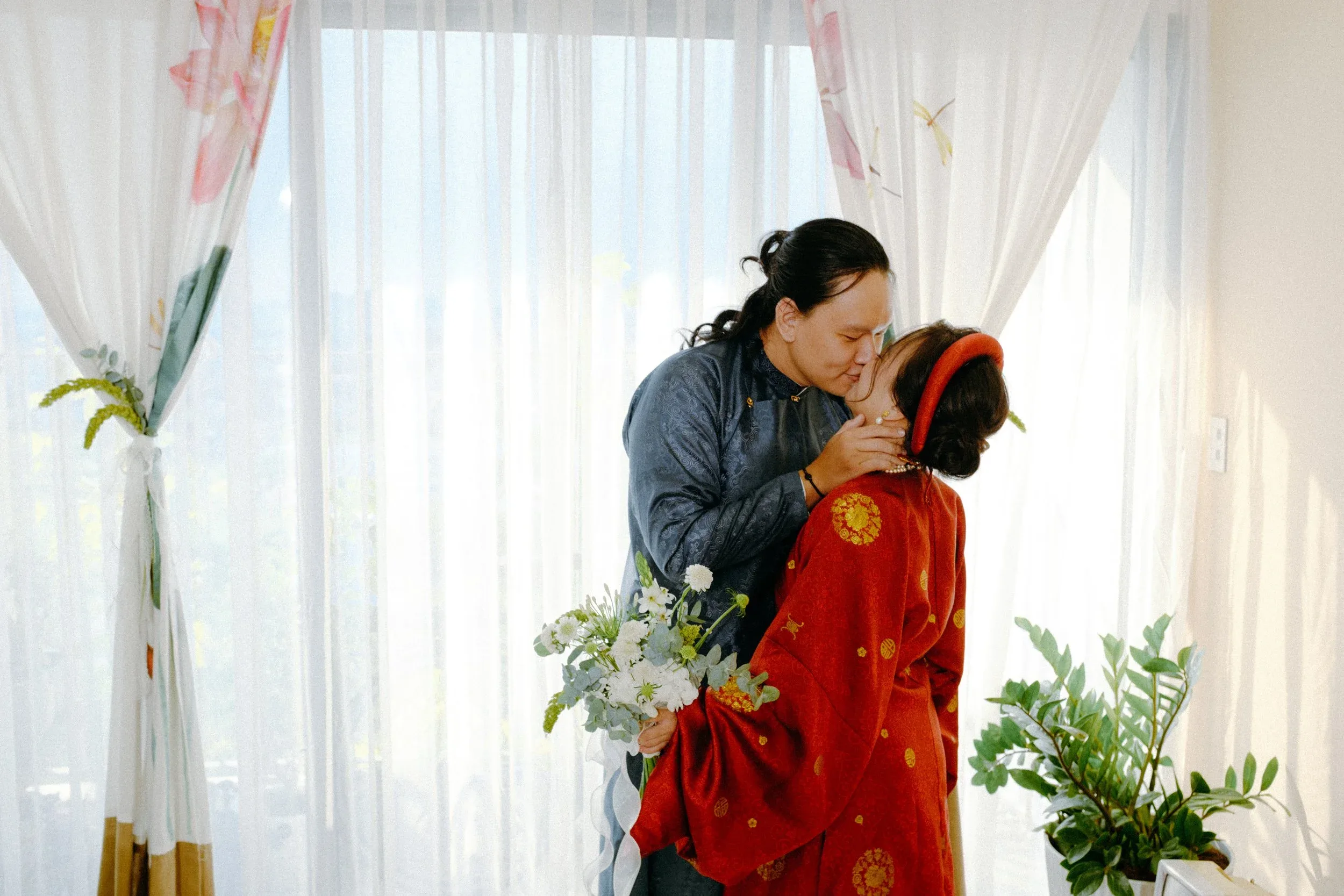 Thảo & Lâm, Pre-wedding Session at Home in Sài Gòn — Pham Si Luan Photography (50)