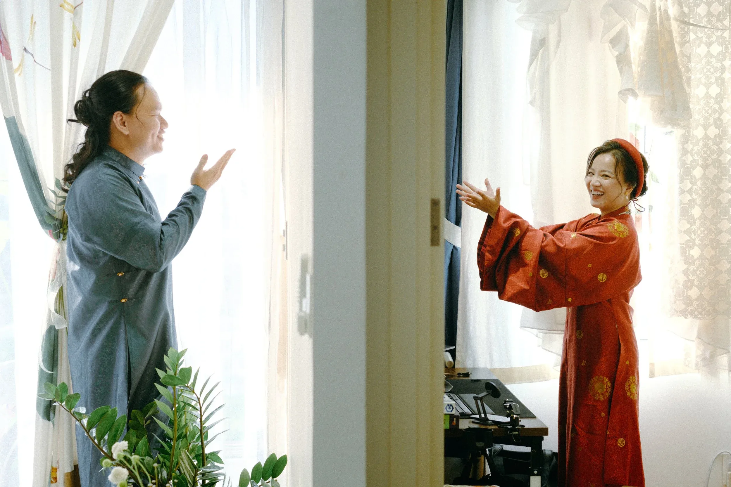 Thảo & Lâm, Pre-wedding Session at Home in Sài Gòn — Pham Si Luan Photography (63)