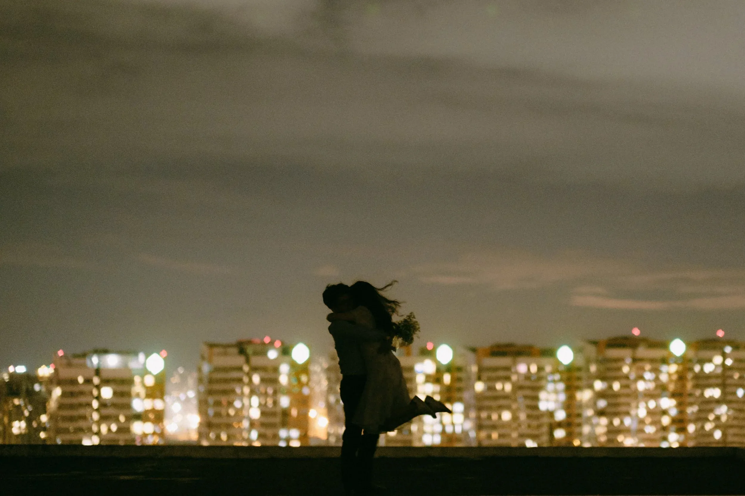 Tú & Ái, Night Session in Sài Gòn — Pham Si Luan Photography (1)