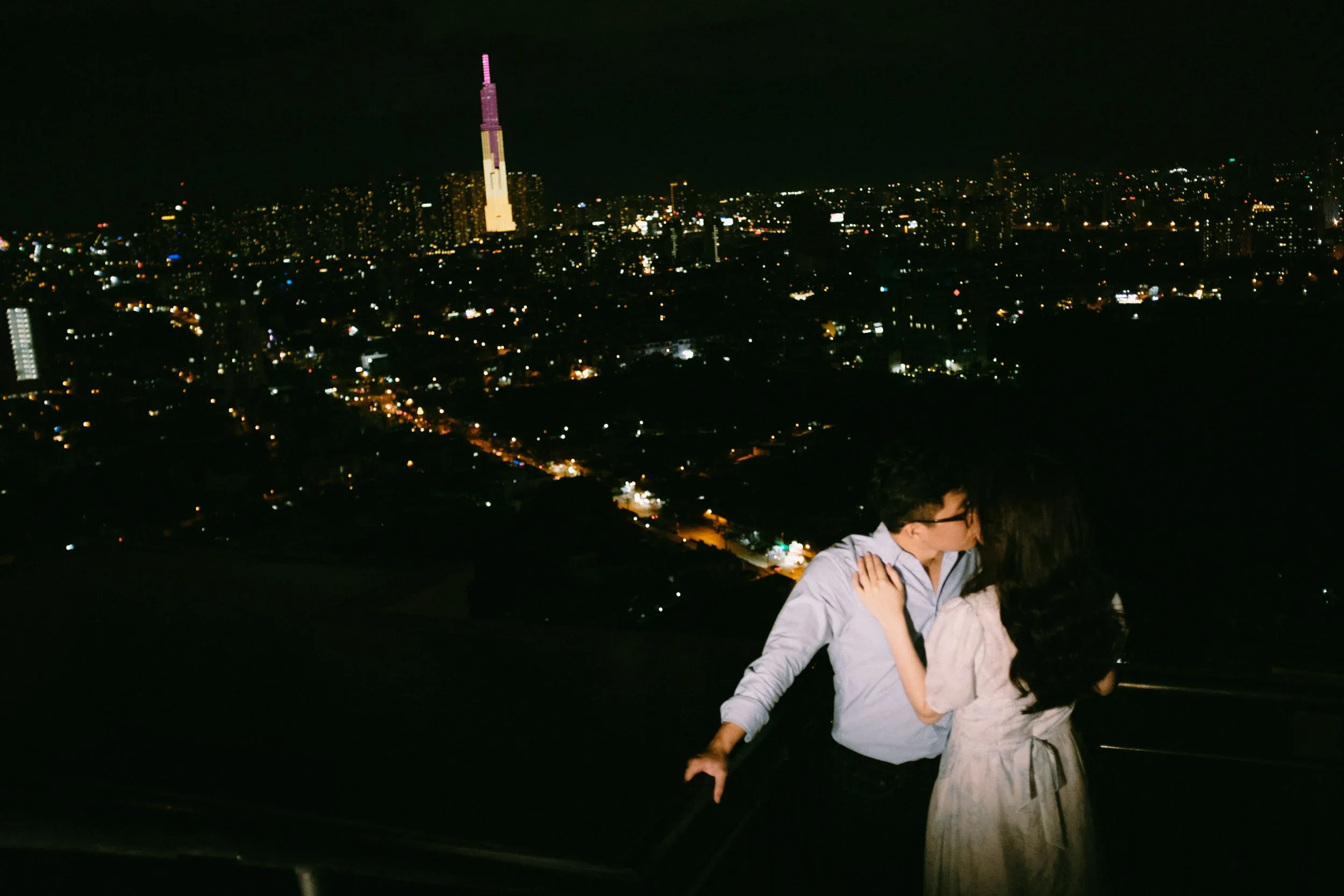 Tú & Ái, Night Session in Sài Gòn — Pham Si Luan Photography (6)