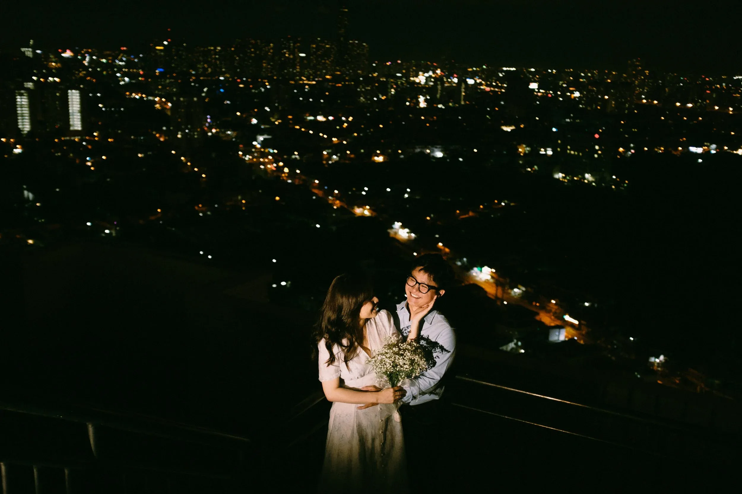 Tú & Ái, Night Session in Sài Gòn — Pham Si Luan Photography (9)
