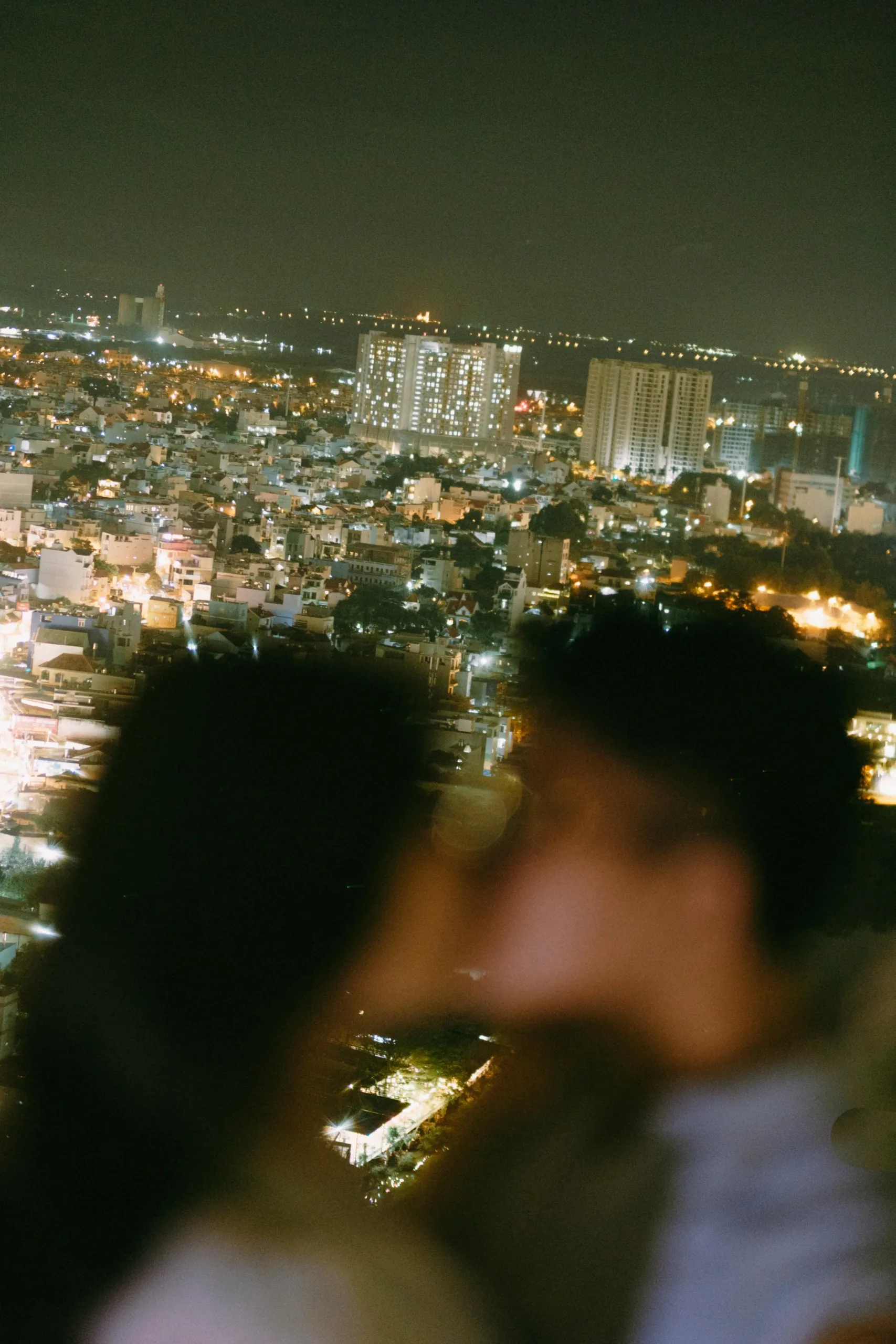 Tú & Ái, Night Session in Sài Gòn — Pham Si Luan Photography (11)
