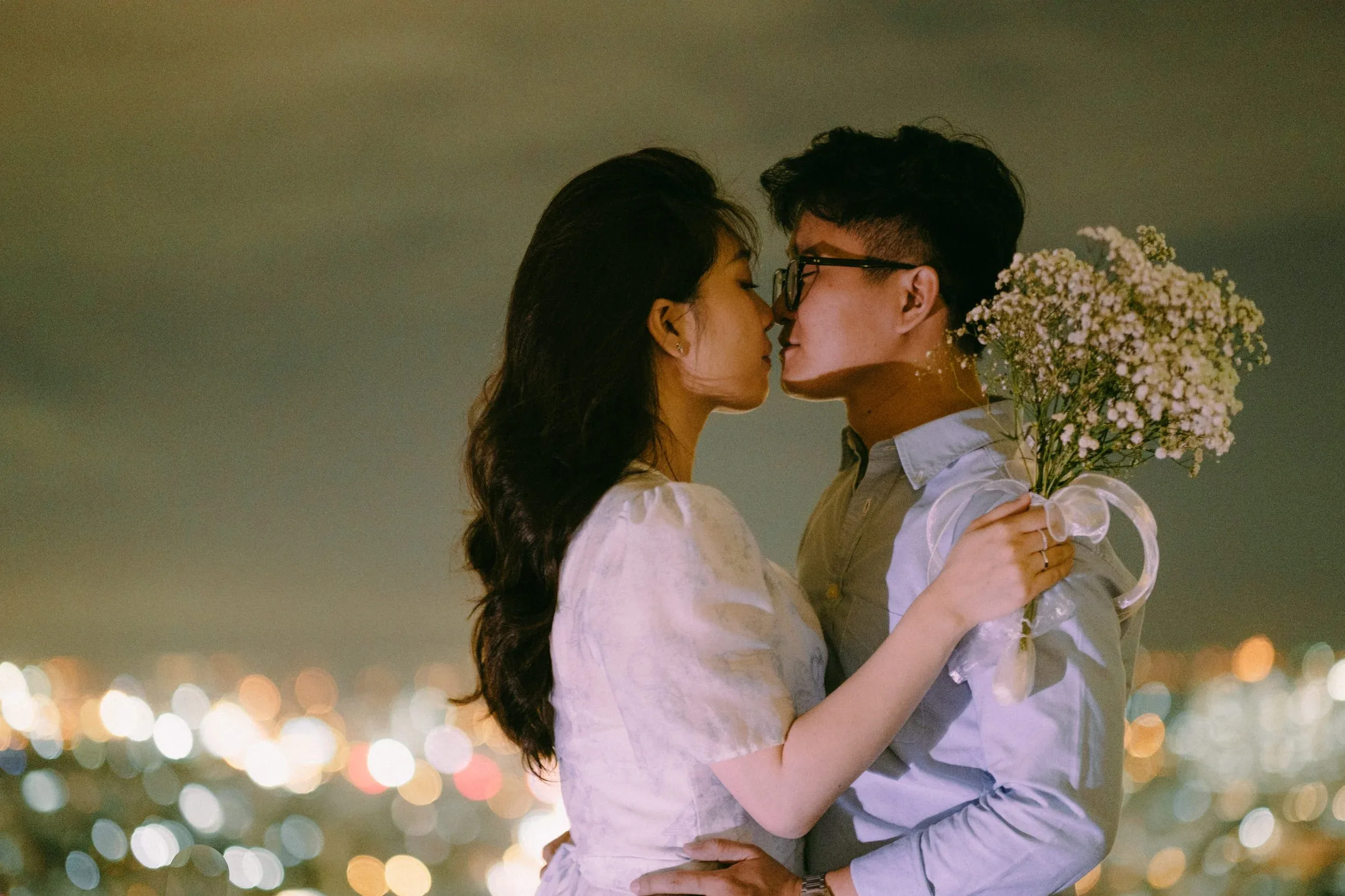 Tú & Ái, Night Session in Sài Gòn — Pham Si Luan Photography (12)