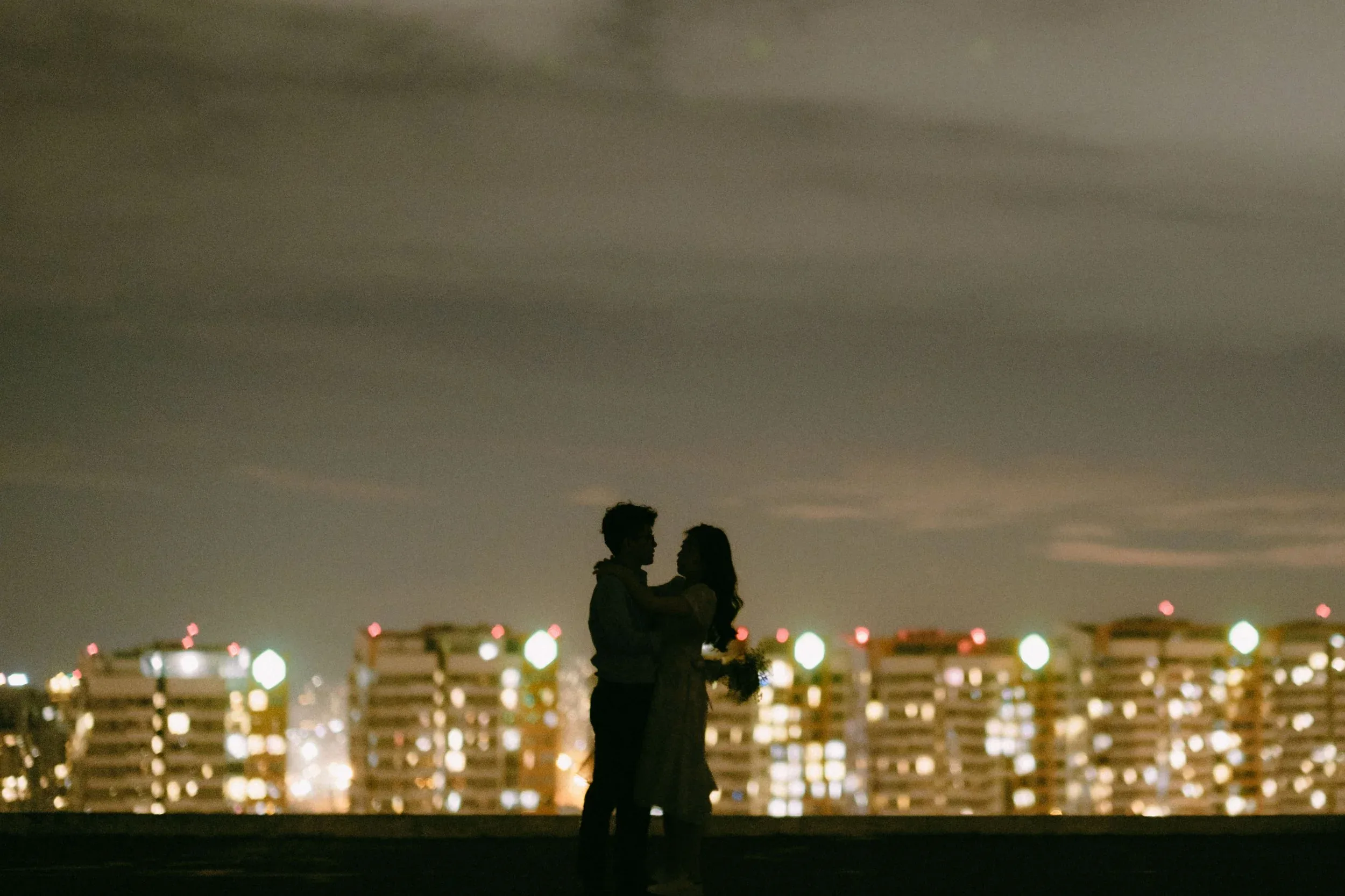 Tú & Ái, Night Session in Sài Gòn — Pham Si Luan Photography (14)