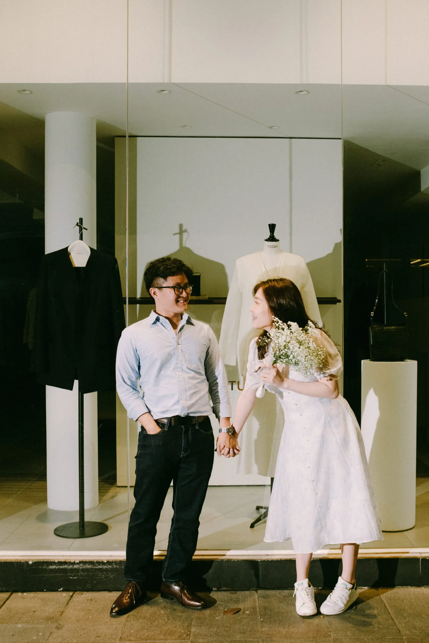 Tú & Ái, Night Session in Sài Gòn — Pham Si Luan Photography (19)