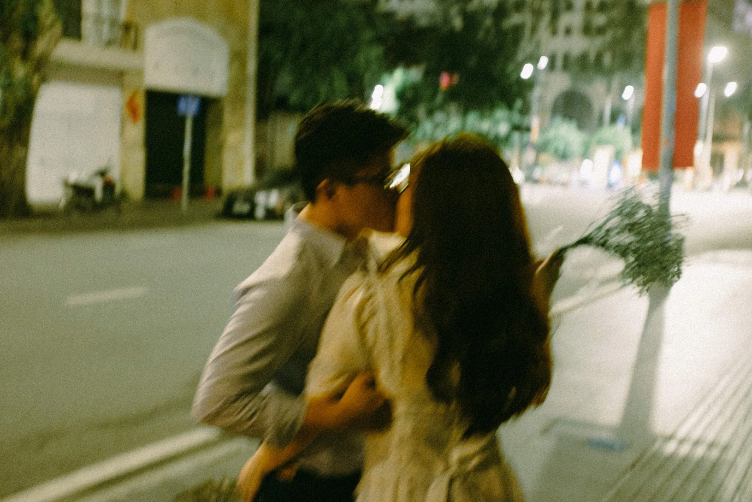 Tú & Ái, Night Session in Sài Gòn — Pham Si Luan Photography (23)