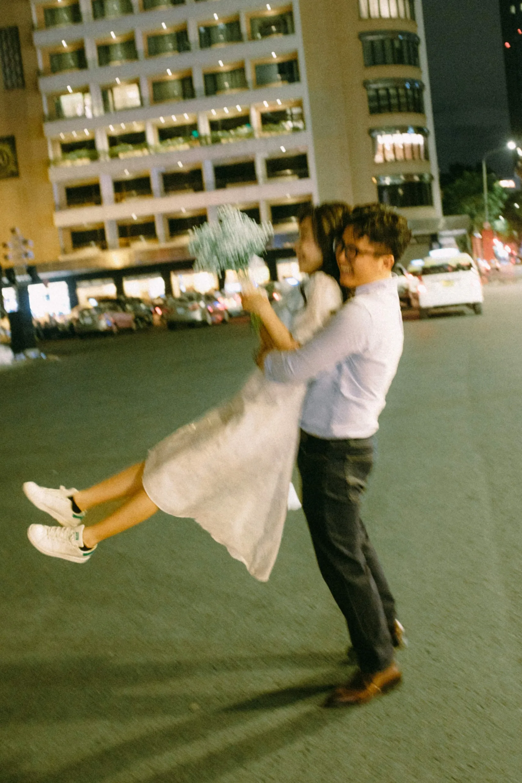 Tú & Ái, Night Session in Sài Gòn — Pham Si Luan Photography (25)