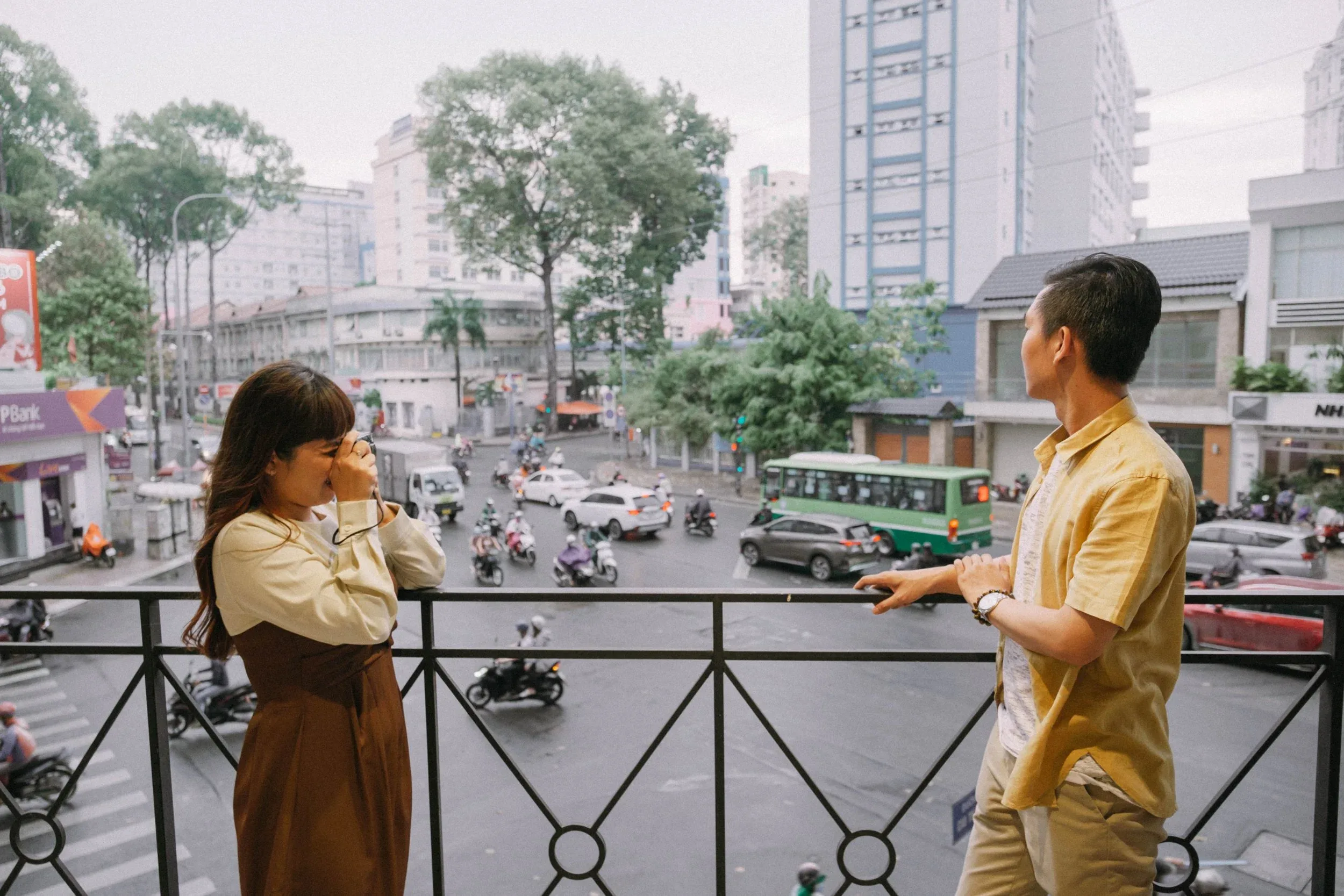 Vy & Chánh, Couple in Sài Gòn — Pham Si Luan Photography (3)