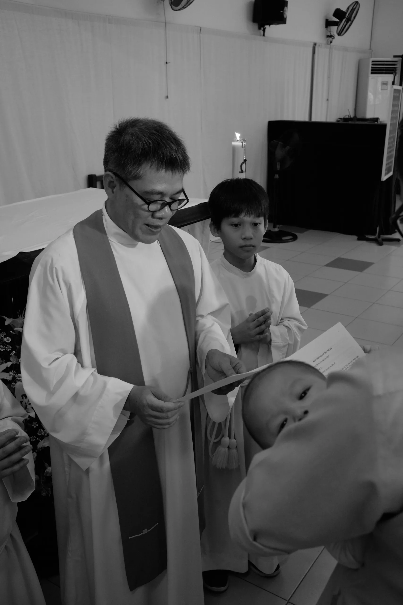 Joy's Christening in Sài Gòn — Pham Si Luan Photography (48)