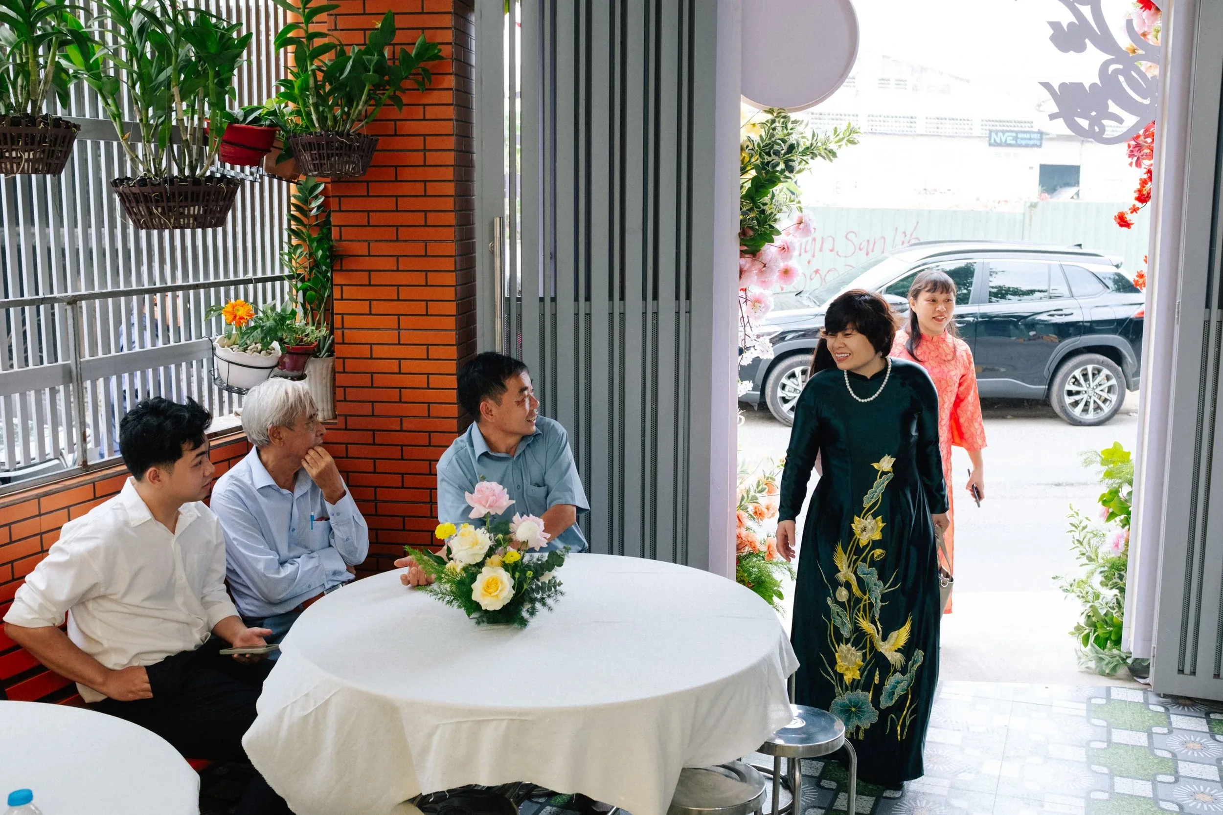 Hà & Daniel, Intimate British-Vietnamese Wedding at LA Garden & Private Home — Pham Si Luan Photography (26)