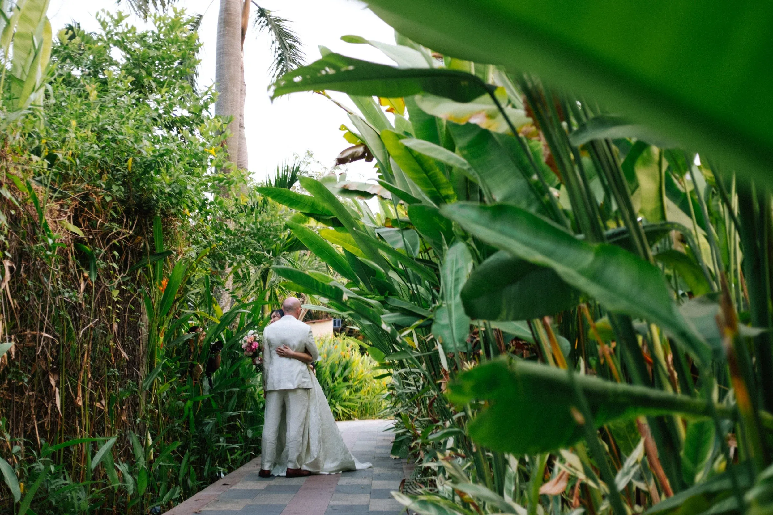 Hà & Daniel, Intimate British-Vietnamese Wedding at LA Garden & Private Home — Pham Si Luan Photography (141)