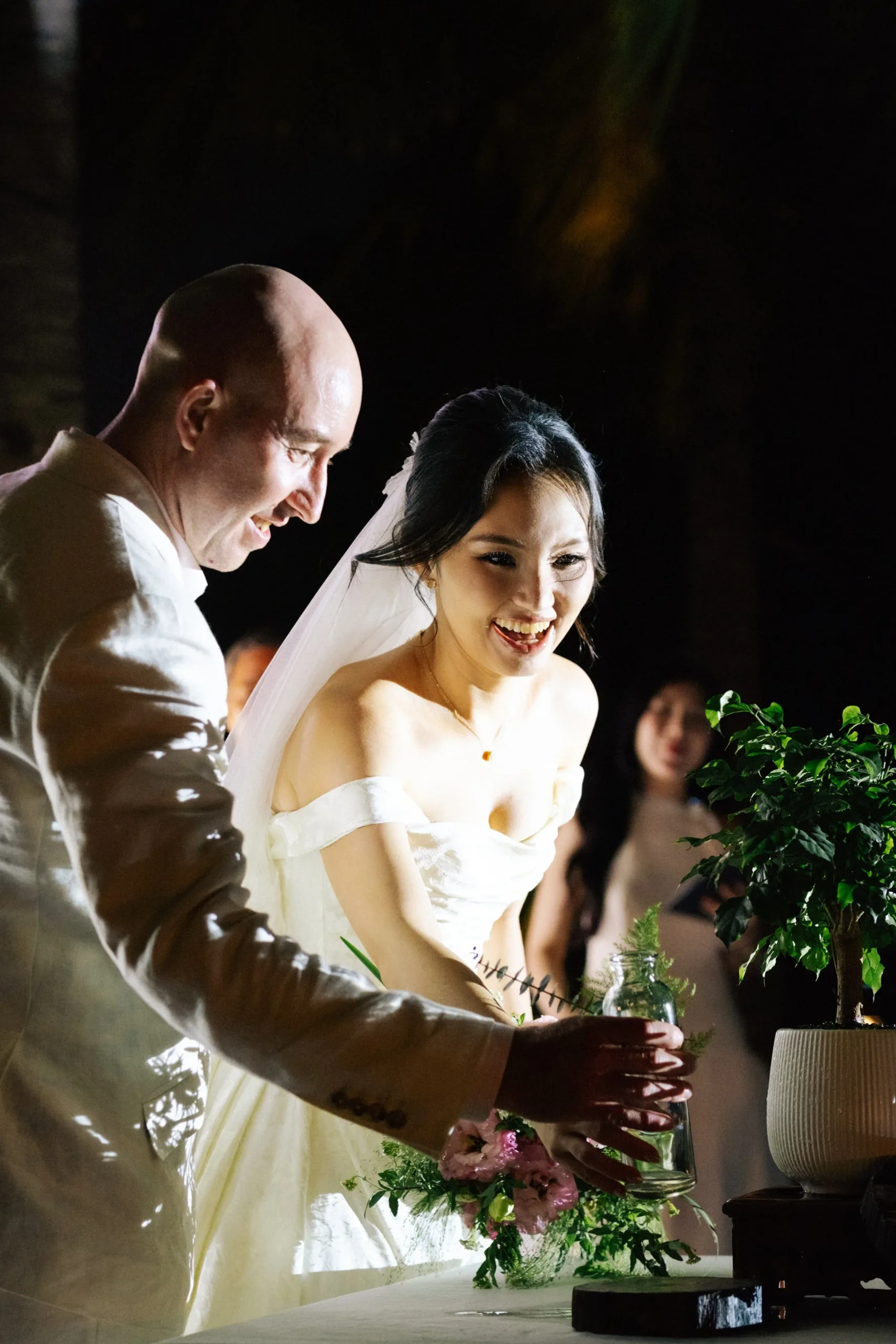Hà & Daniel, Intimate British-Vietnamese Wedding at LA Garden & Private Home — Pham Si Luan Photography (177)