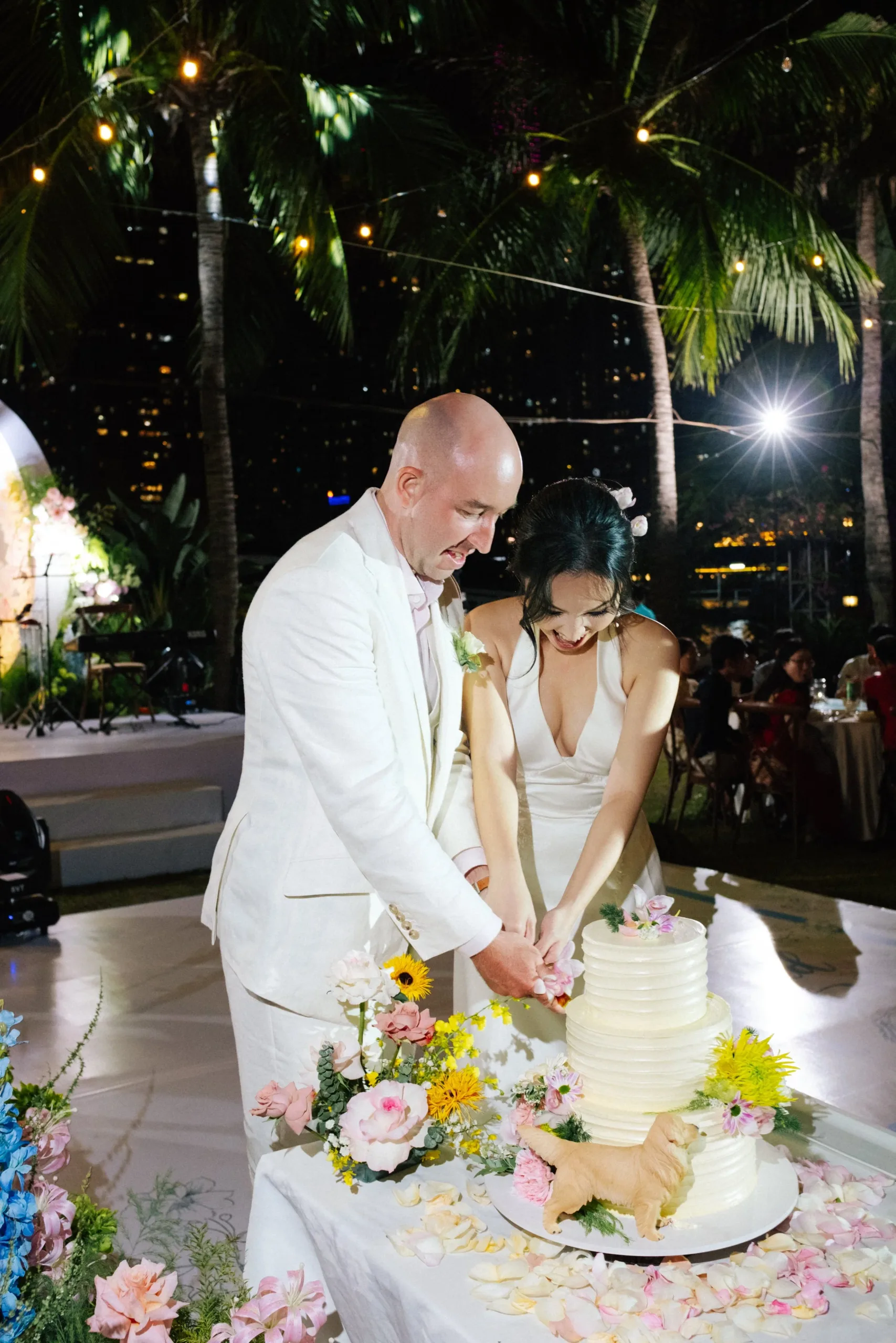 Hà & Daniel, Intimate British-Vietnamese Wedding at LA Garden & Private Home — Pham Si Luan Photography (203)