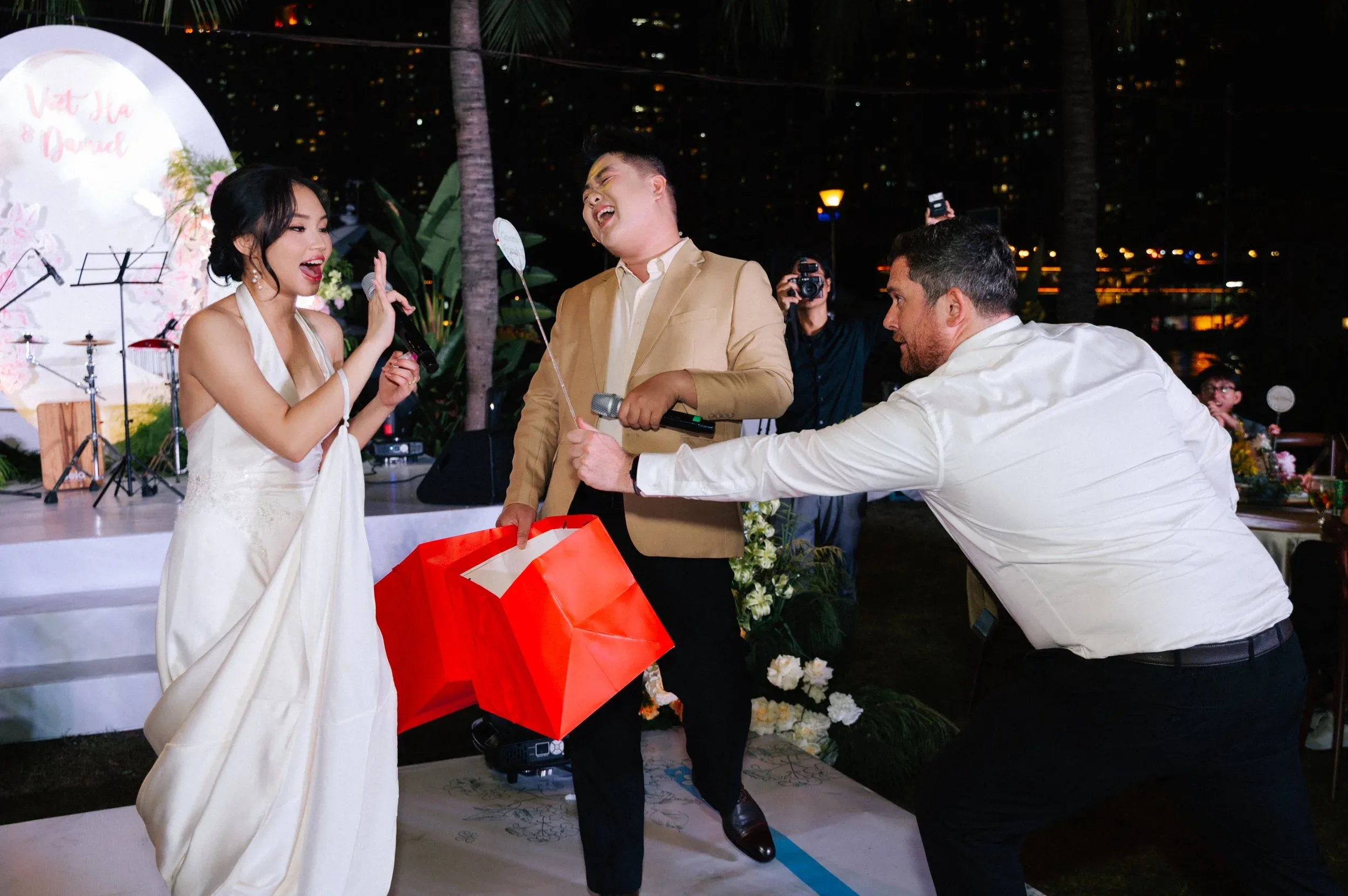 Hà & Daniel, Intimate British-Vietnamese Wedding at LA Garden & Private Home — Pham Si Luan Photography (232)