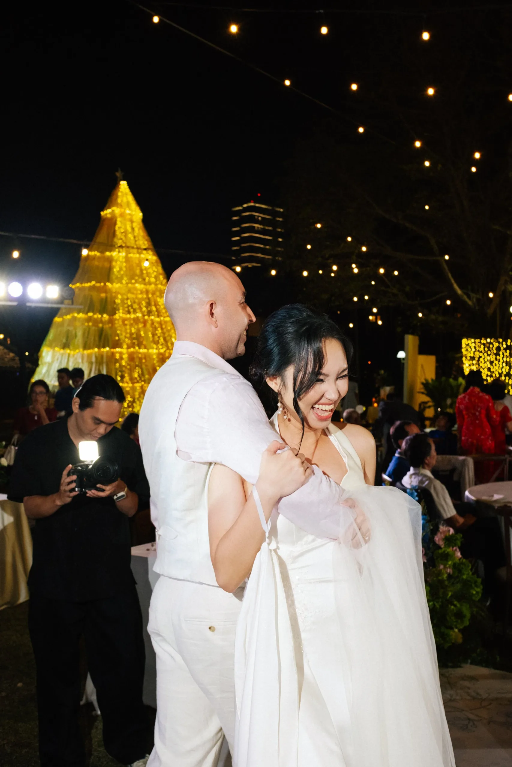 Hà & Daniel, Intimate British-Vietnamese Wedding at LA Garden & Private Home — Pham Si Luan Photography (242)