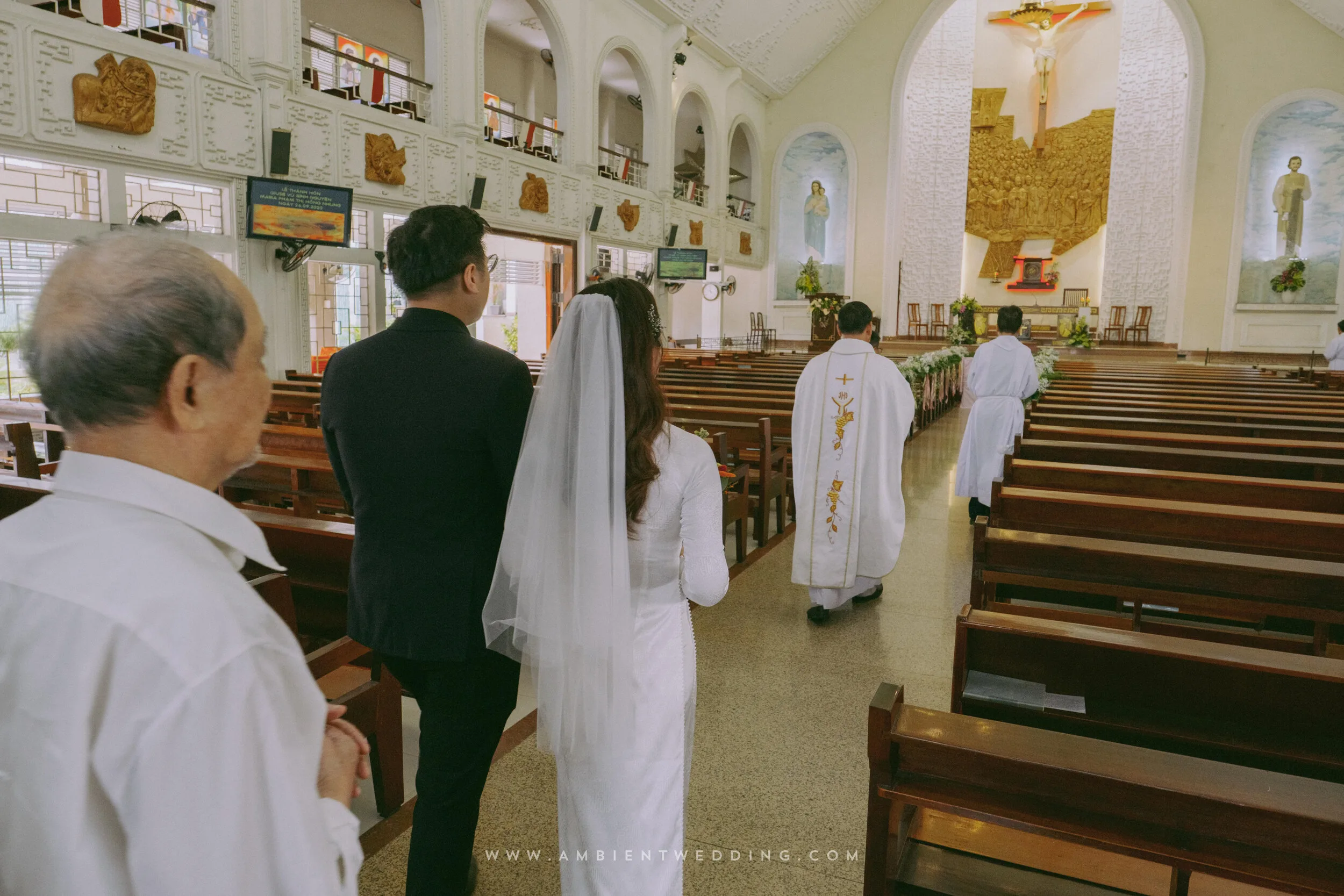 Nhung & Nguyên, Church Wedding Ceremony in Sài Gòn — Pham Si Luan Photography (21)