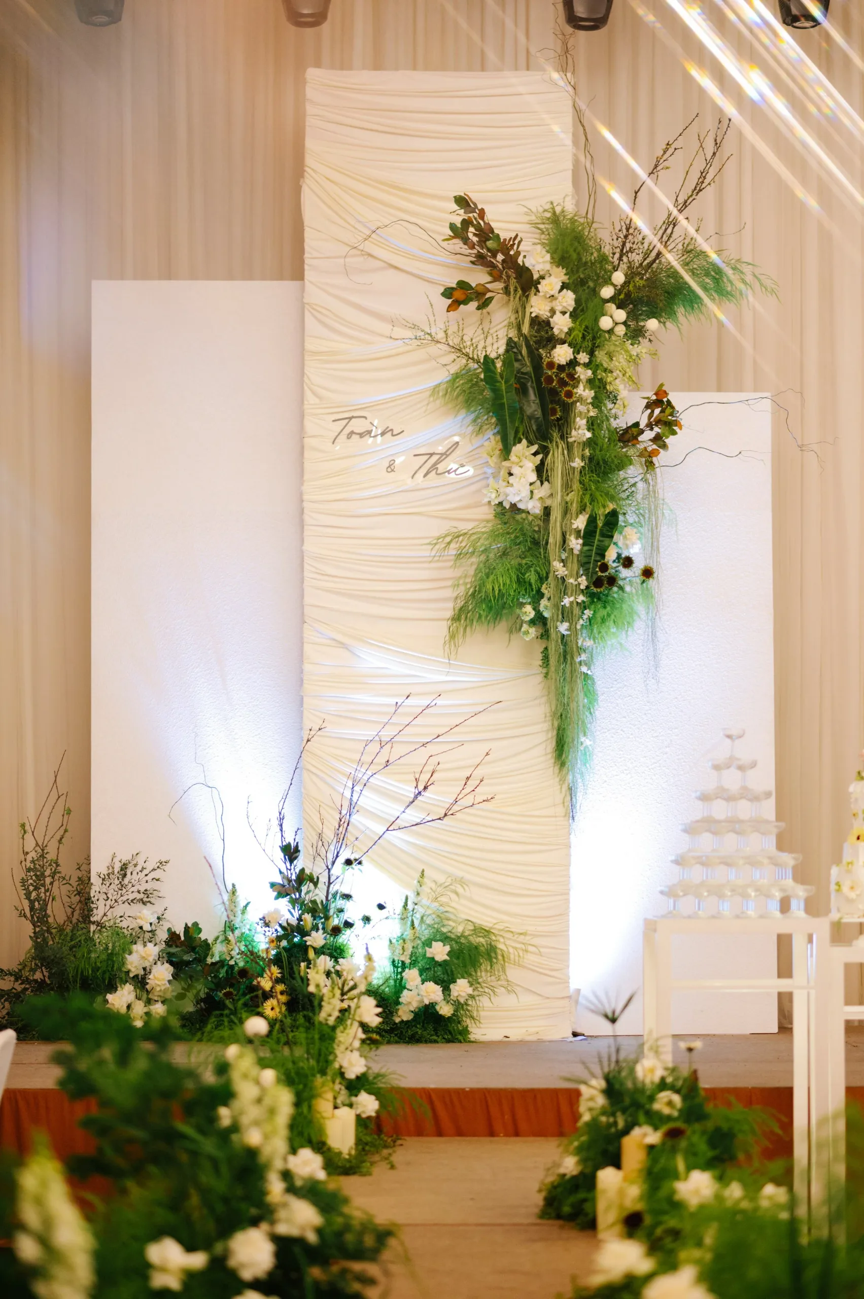 Thư & Toàn, Wedding Reception at White Palace — Pham Si Luan Photography (1)