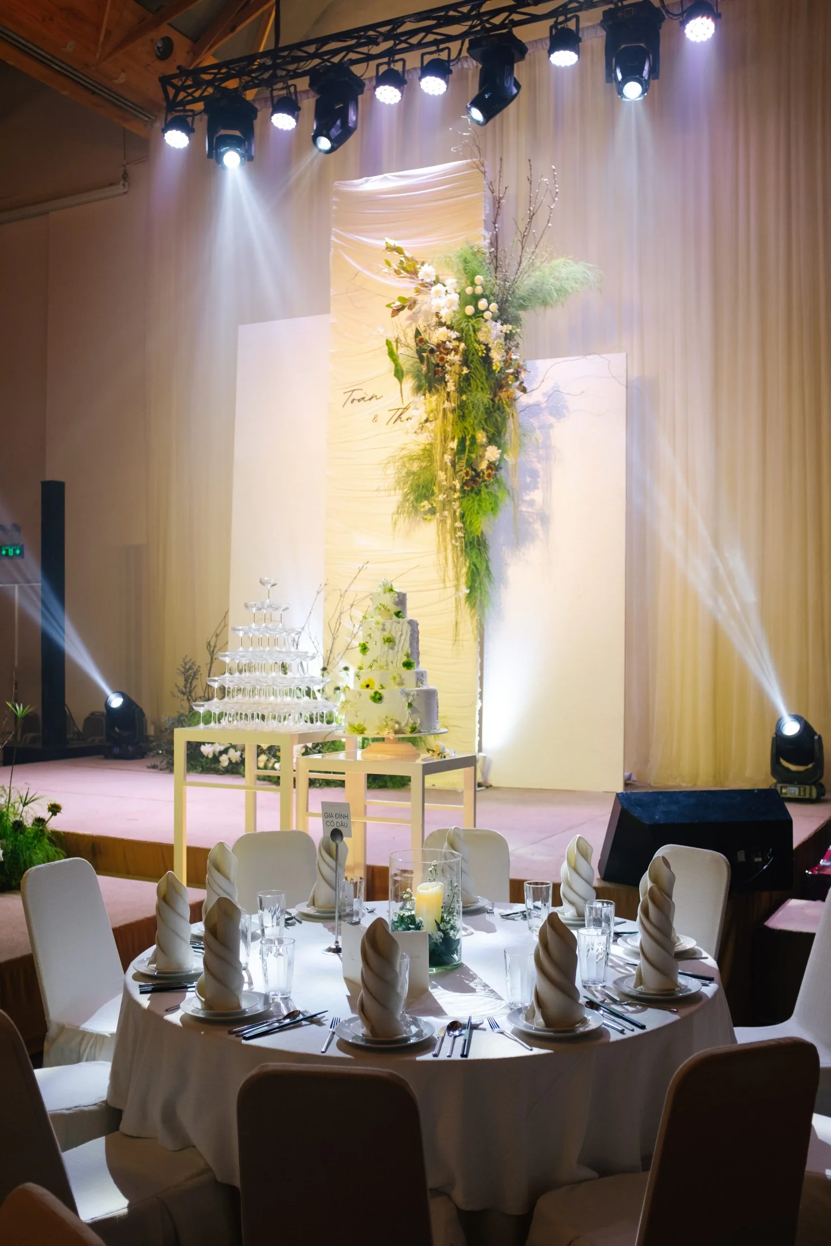 Thư & Toàn, Wedding Reception at White Palace — Pham Si Luan Photography (21)