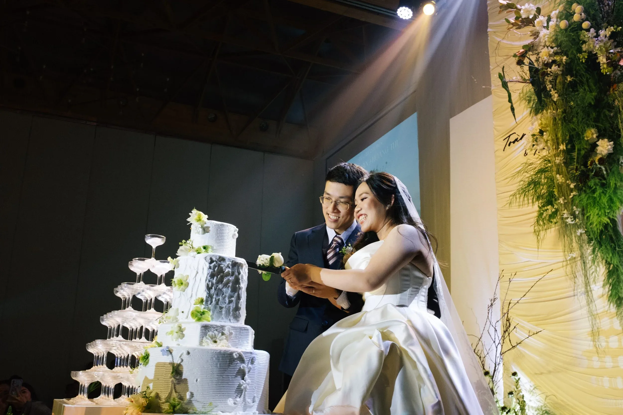 Thư & Toàn, Wedding Reception at White Palace — Pham Si Luan Photography (66)