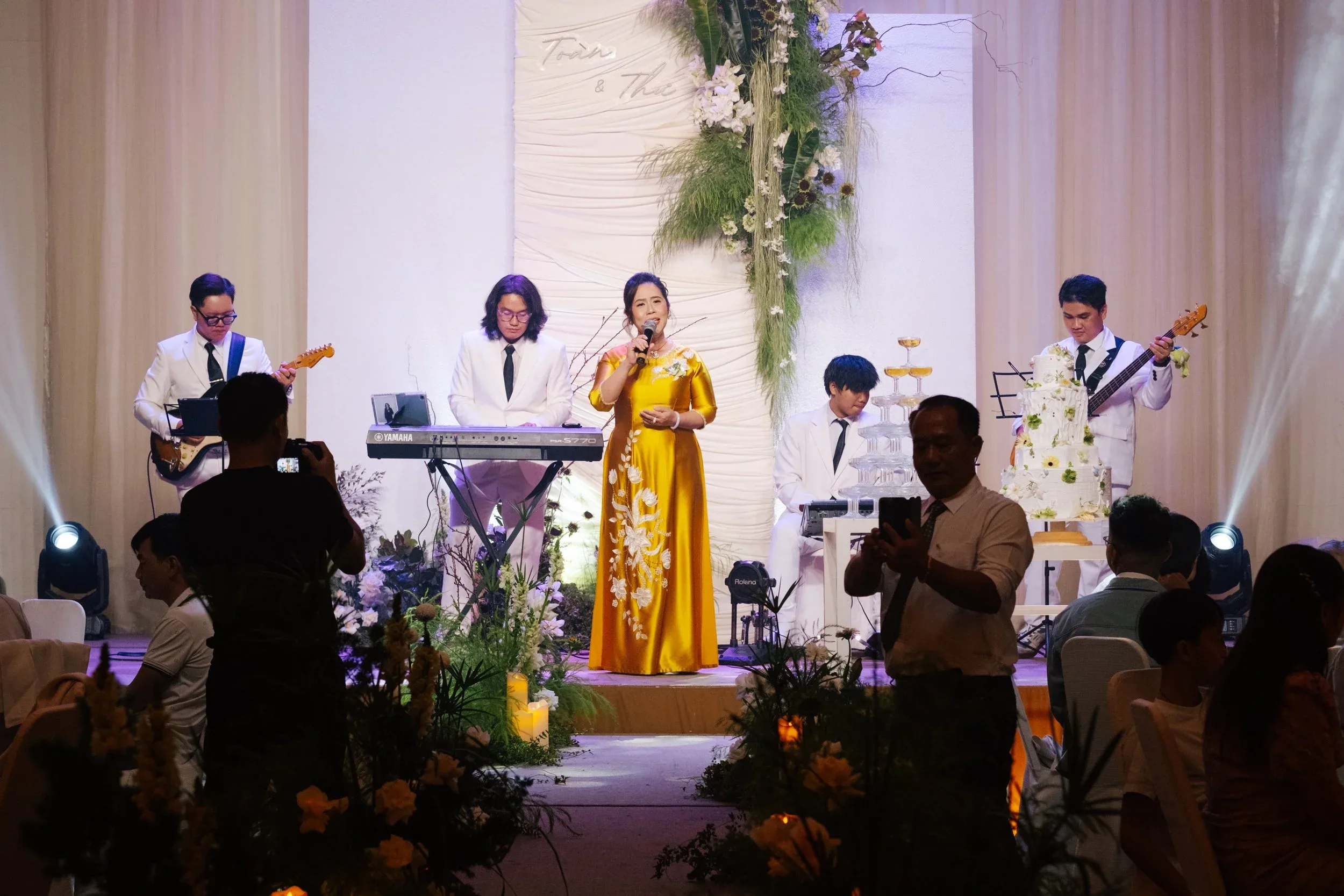 Thư & Toàn, Wedding Reception at White Palace — Pham Si Luan Photography (97)